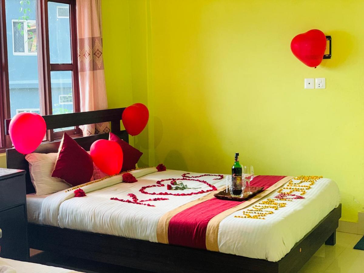 Hotel October Inn Pokhara Ngoại thất bức ảnh