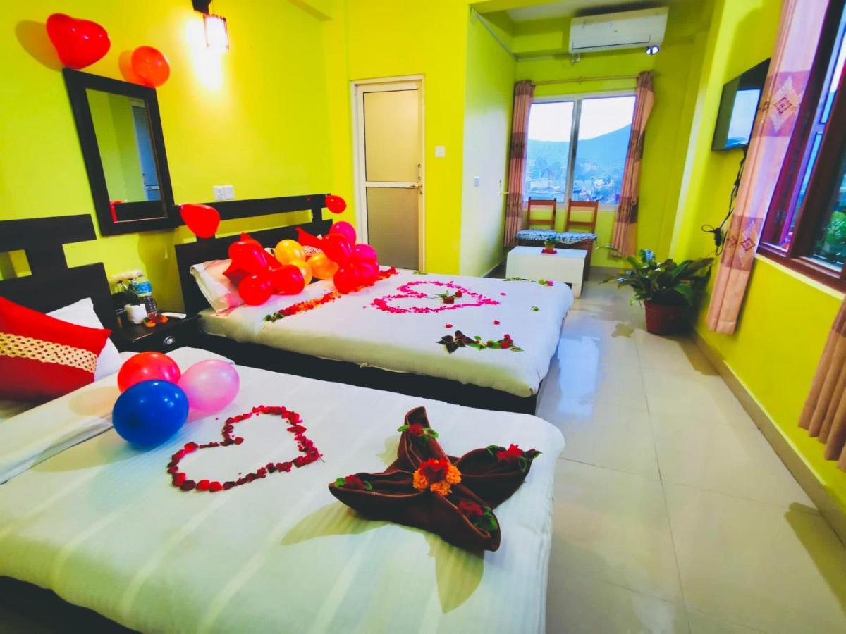 Hotel October Inn Pokhara Ngoại thất bức ảnh