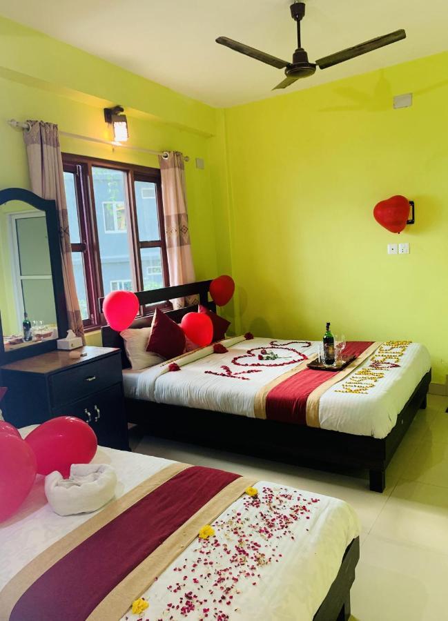 Hotel October Inn Pokhara Ngoại thất bức ảnh