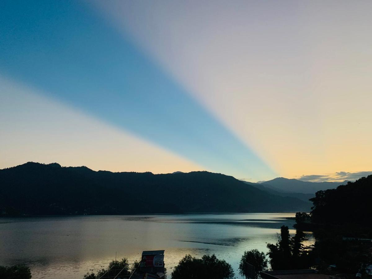 Hotel October Inn Pokhara Ngoại thất bức ảnh