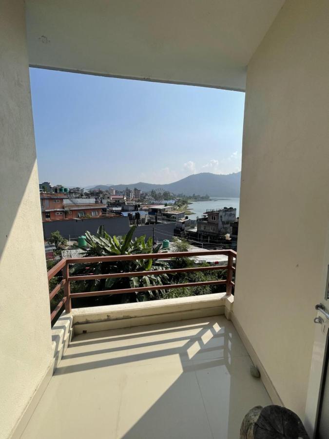 Hotel October Inn Pokhara Ngoại thất bức ảnh