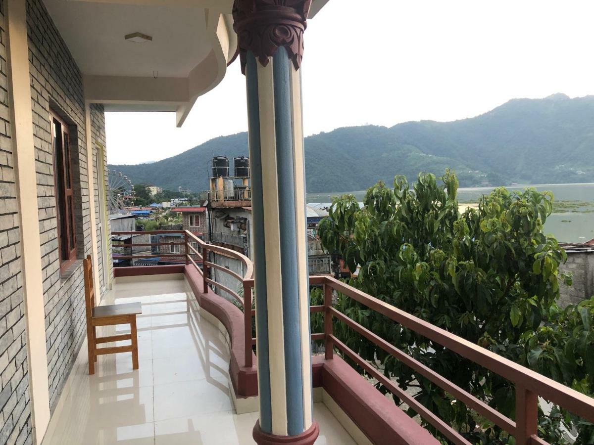 Hotel October Inn Pokhara Ngoại thất bức ảnh